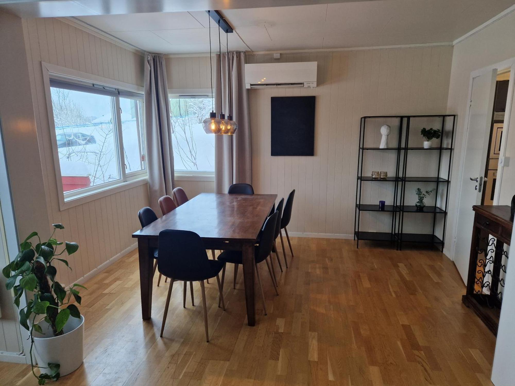 Semi-detached House Downtown Leilighet